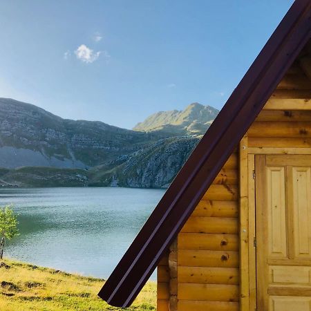 Kapetanovo Jezero Bungalov Bed & Breakfast พอดโกริกา ภายนอก รูปภาพ