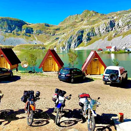 Kapetanovo Jezero Bungalov Bed & Breakfast พอดโกริกา ภายนอก รูปภาพ