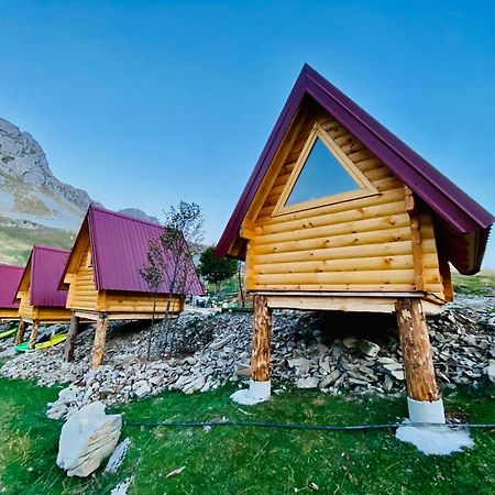 Kapetanovo Jezero Bungalov Bed & Breakfast พอดโกริกา ภายนอก รูปภาพ