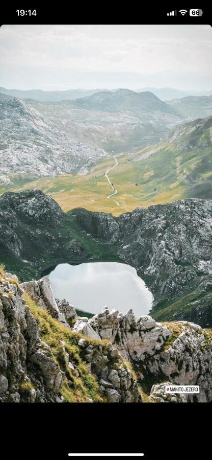 Kapetanovo Jezero Bungalov Bed & Breakfast พอดโกริกา ภายนอก รูปภาพ