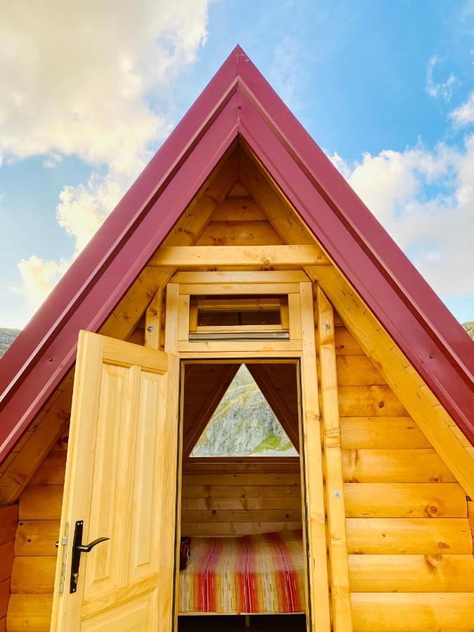 Kapetanovo Jezero Bungalov Bed & Breakfast พอดโกริกา ภายนอก รูปภาพ