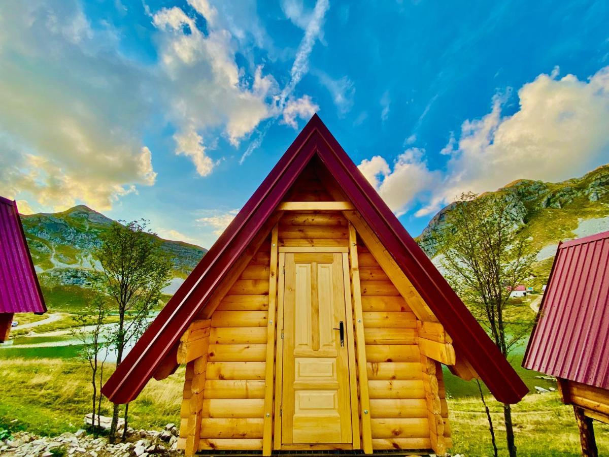 Kapetanovo Jezero Bungalov Bed & Breakfast พอดโกริกา ภายนอก รูปภาพ