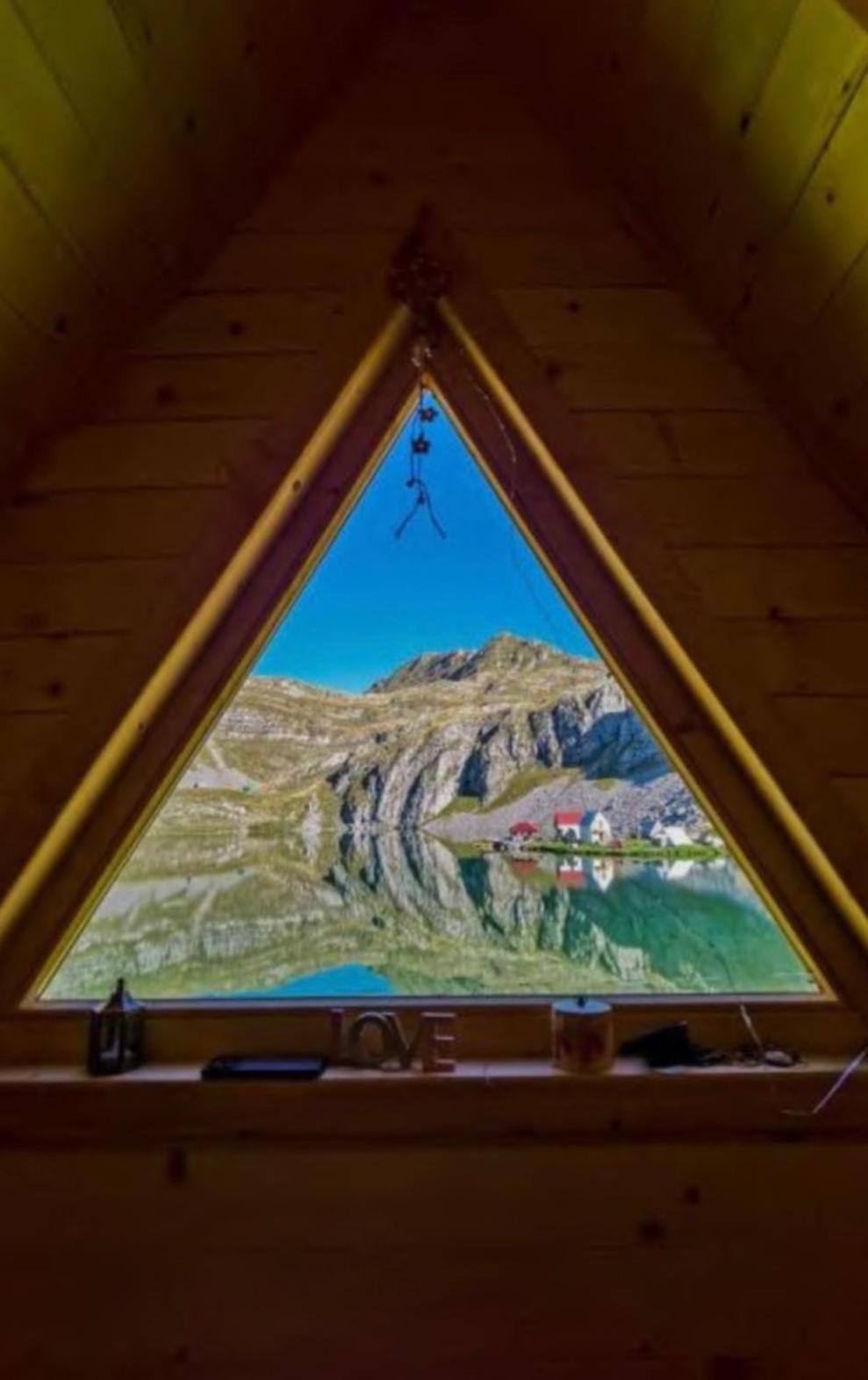 Kapetanovo Jezero Bungalov Bed & Breakfast พอดโกริกา ภายนอก รูปภาพ